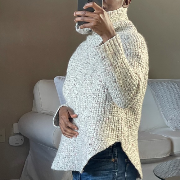 Free People Turtle Neck Cream Color Tinged of Blue Red Threads Sweater. Size S/P - Picture 5 of 9